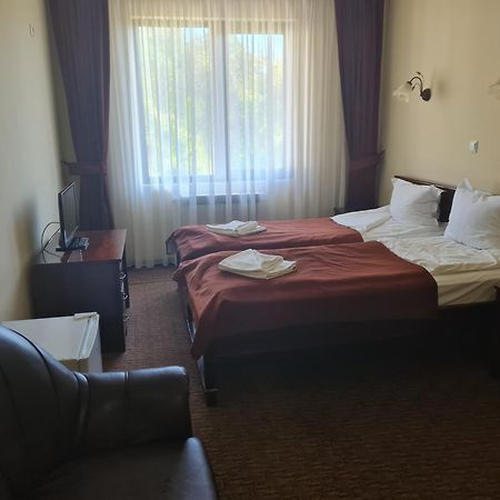 Family Hotel Bela Tryavna Extérieur photo