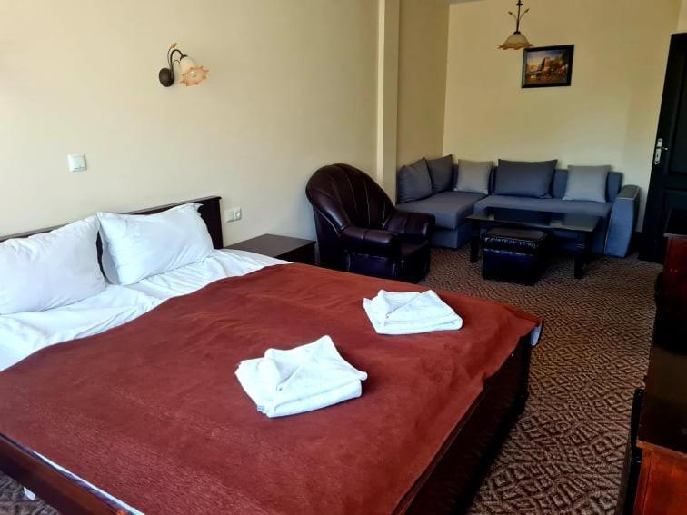 Family Hotel Bela Tryavna Extérieur photo