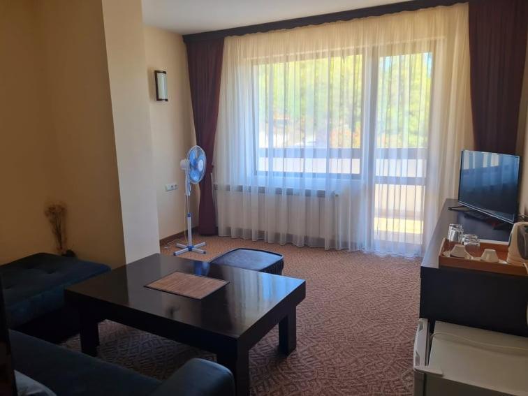 Family Hotel Bela Tryavna Extérieur photo