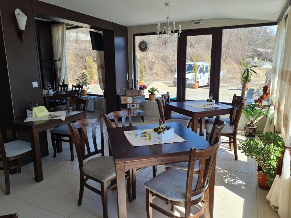 Family Hotel Bela Tryavna Extérieur photo
