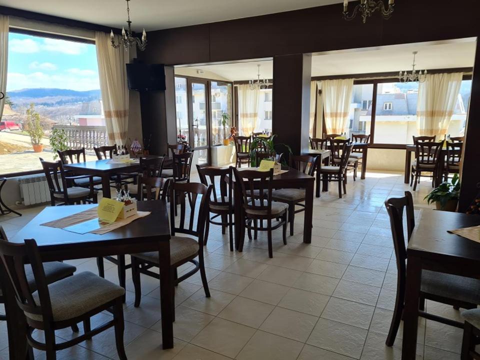 Family Hotel Bela Tryavna Extérieur photo