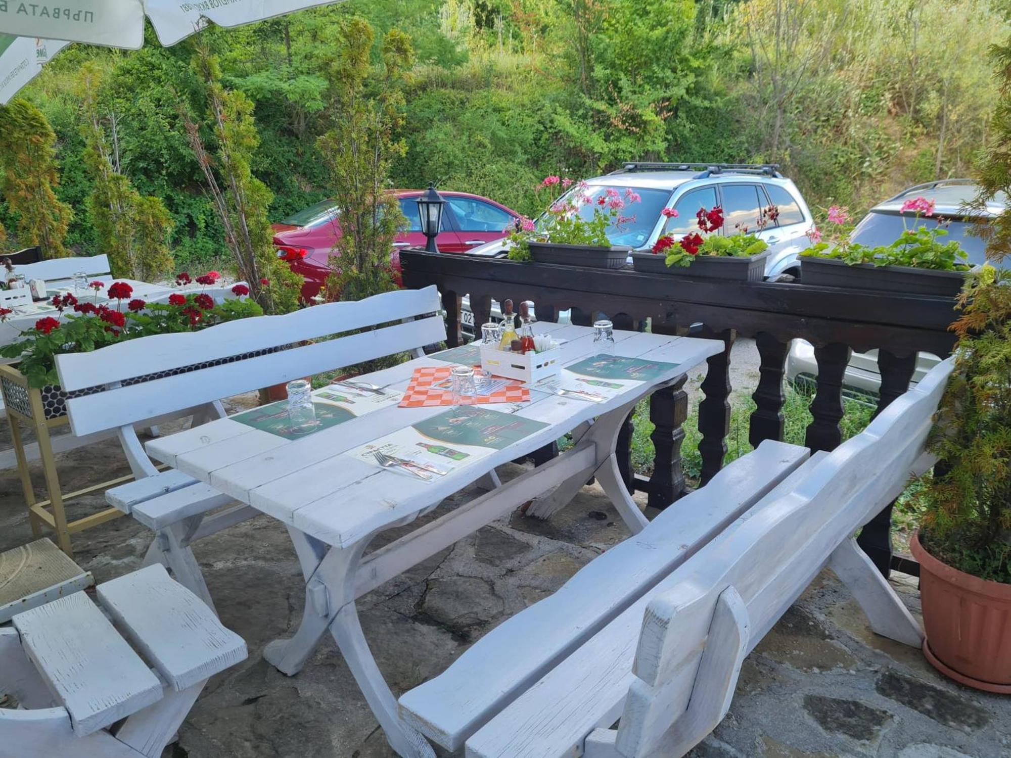 Family Hotel Bela Tryavna Extérieur photo