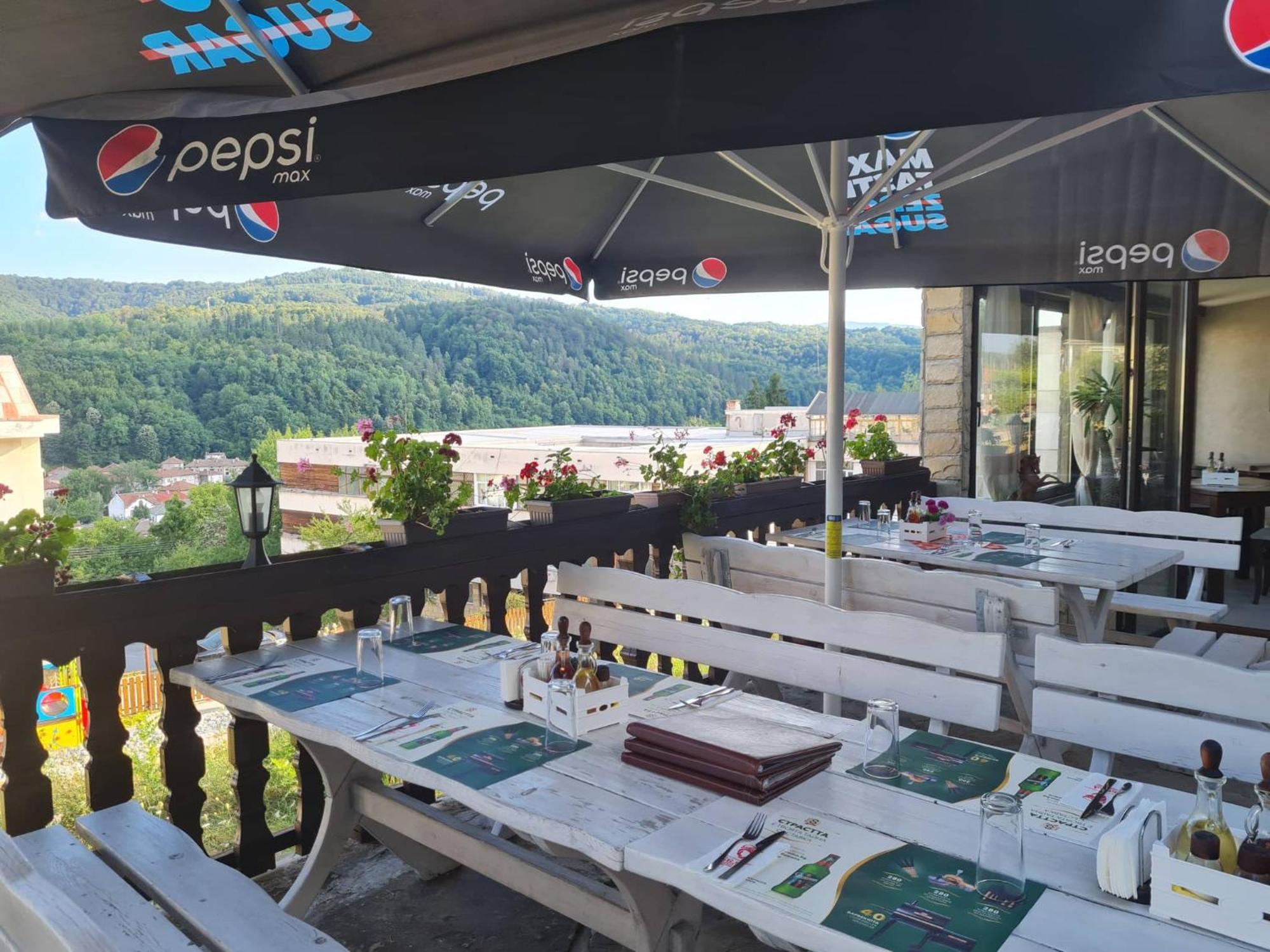 Family Hotel Bela Tryavna Extérieur photo