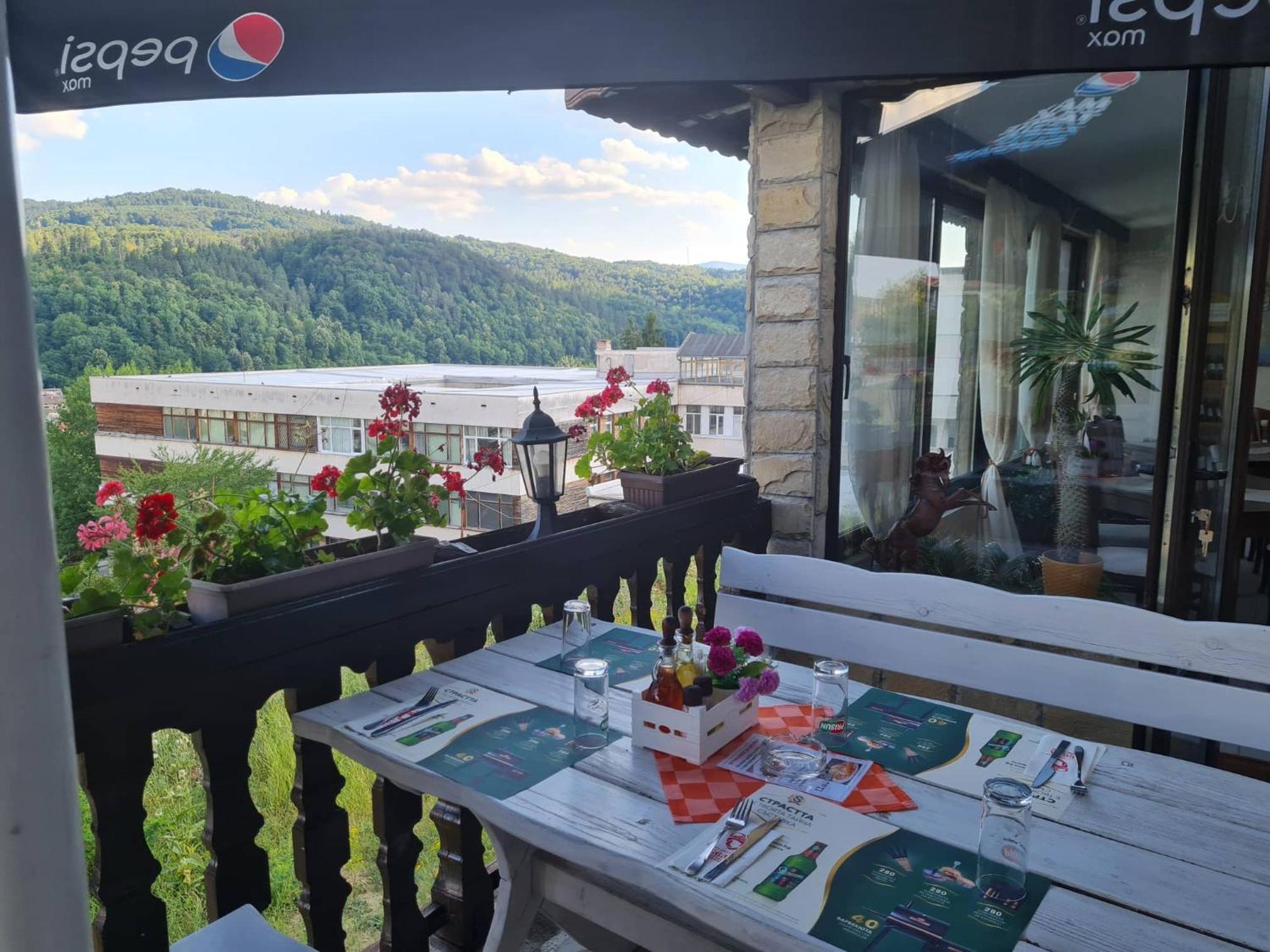 Family Hotel Bela Tryavna Extérieur photo