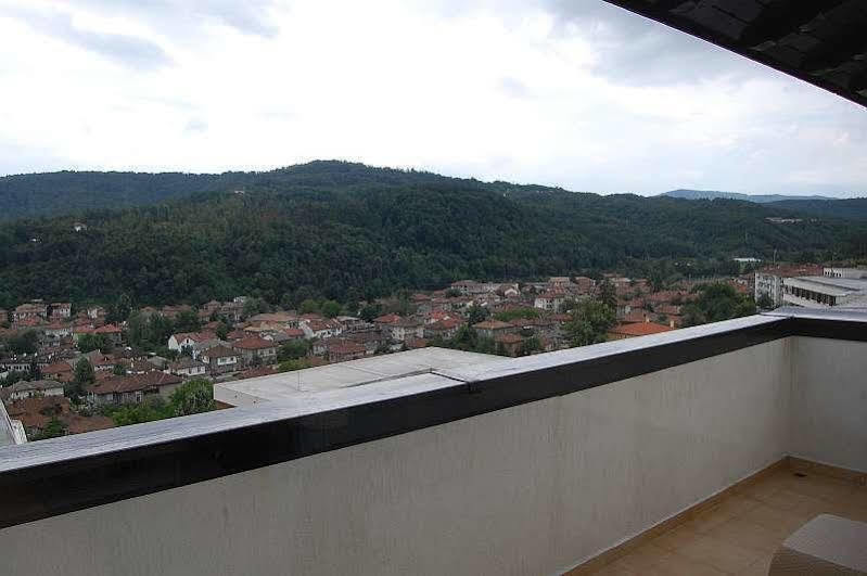 Family Hotel Bela Tryavna Extérieur photo